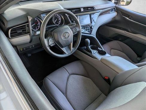 Used 2019 Toyota Camry LE image 9
