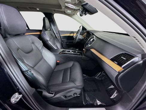 Used 2024 Volvo XC90 B5 Plus image 29