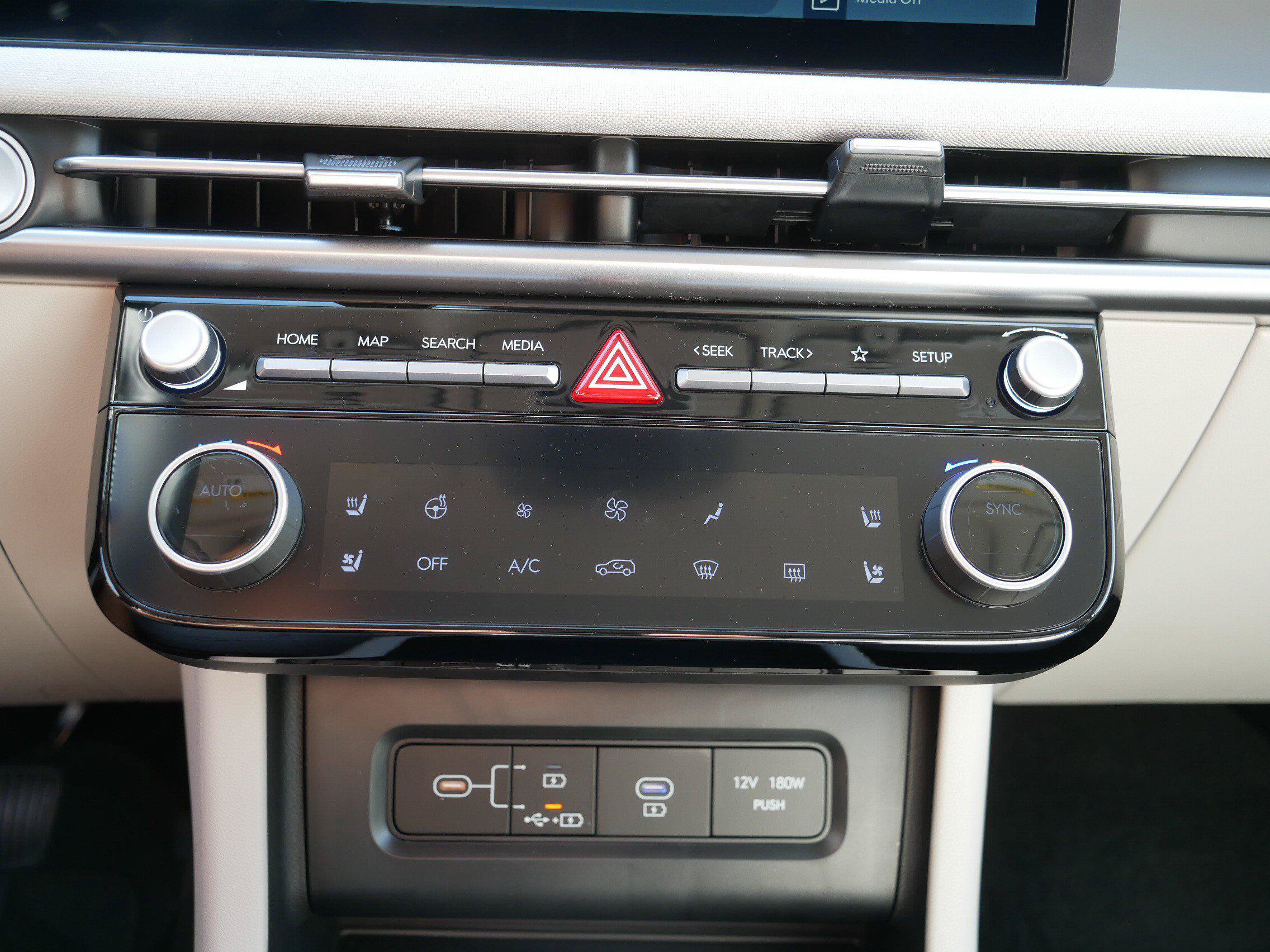 New 2026 Hyundai Tucson Limited AWD/4WD image 9