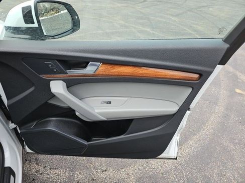 Used 2023 Audi Q5 2.0T Premium w/ Convenience Package image 15