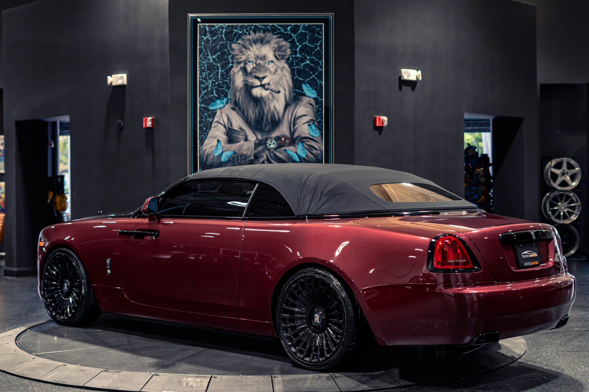 Used 2019 Rolls-Royce Dawn RWD image 31