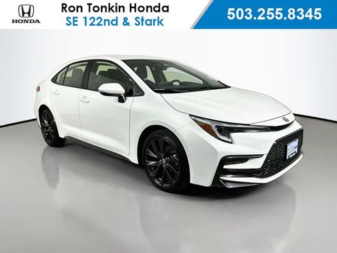Used 2024 Toyota Corolla SE FWD image 1
