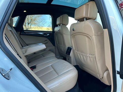 Used 2019 Porsche Macan image 27