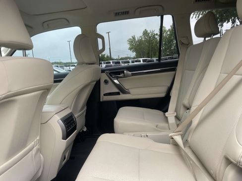Used 2023 Lexus GX 460 Premium w/ Accessory Package AWD/4WD image 8