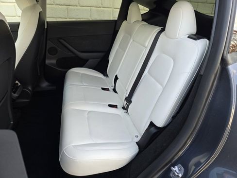 Used 2023 Tesla Model Y 2WD image 33