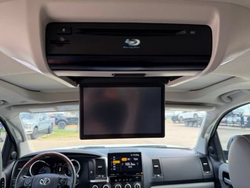 Used 2021 Toyota Sequoia Platinum AWD/4WD image 29