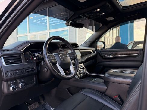 Used 2021 GMC Yukon XL Denali w/ Advanced Technology Package image 11