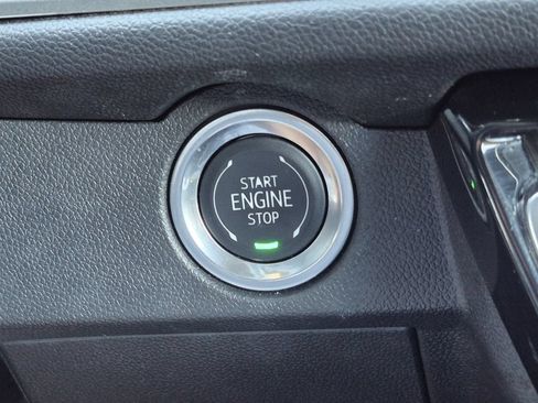 Certified 2025 Chevrolet Traverse LT FWD image 14