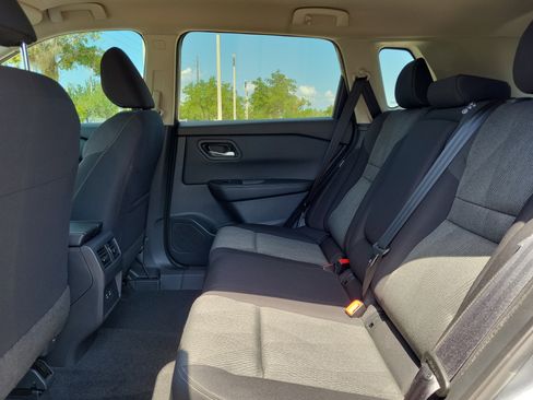 Certified 2024 Nissan Rogue SV FWD image 18