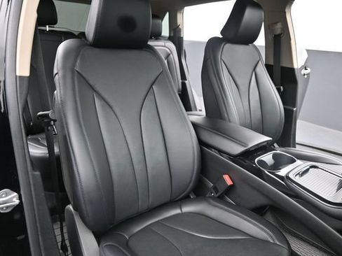 Used 2023 Lincoln Nautilus Reserve AWD/4WD image 23
