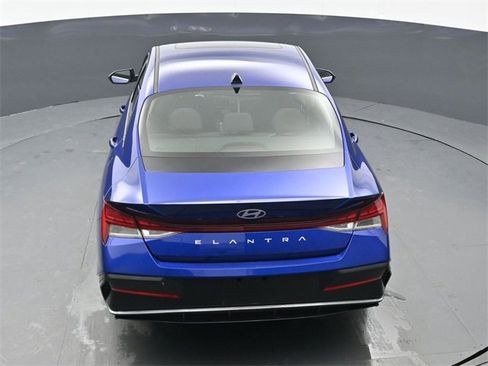 Used 2024 Hyundai Elantra SEL w/ Convenience Package image 40