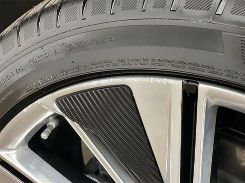 Certified 2025 Cadillac Lyriq Luxury w/ LPO, Floor Liner Package image 32