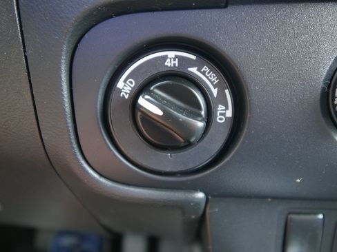 Used 2025 Nissan Frontier SV AWD/4WD image 27