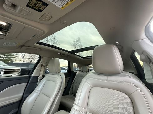 Used 2021 Lincoln Corsair Reserve image 22