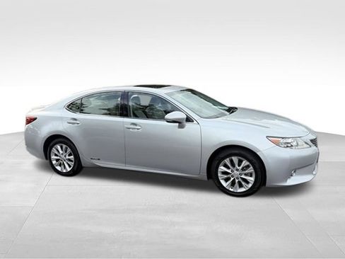 Used 2013 Lexus ES 300h w/ Luxury Pkg FWD image 29