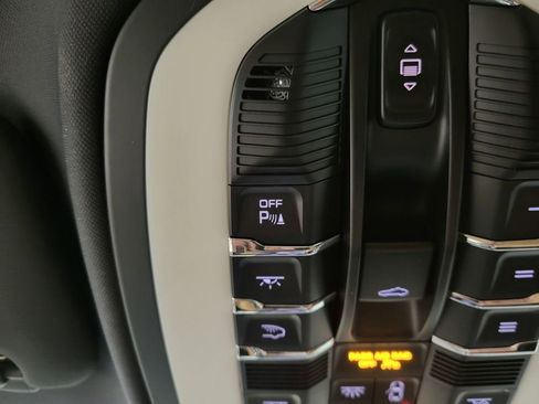 Used 2018 Porsche Cayenne Platinum Edition image 18