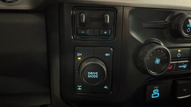 Used 2024 Ford F250 XLT w/ XLT Premium Package AWD/4WD image 32