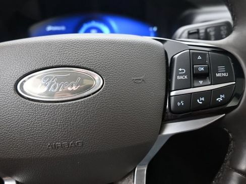 Used 2022 Ford Explorer Platinum w/ Equipment Group 601A AWD/4WD image 29