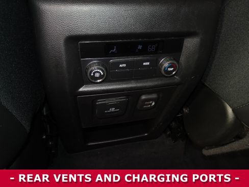 Used 2023 Chevrolet Traverse RS image 10