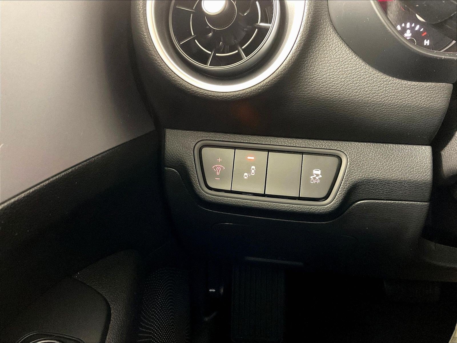 Used 2024 Kia Forte LXS w/ LXS Technology Package FWD image 15
