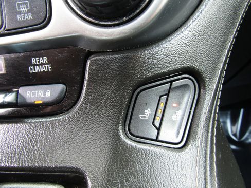 Used 2018 Chevrolet Suburban LT image 26