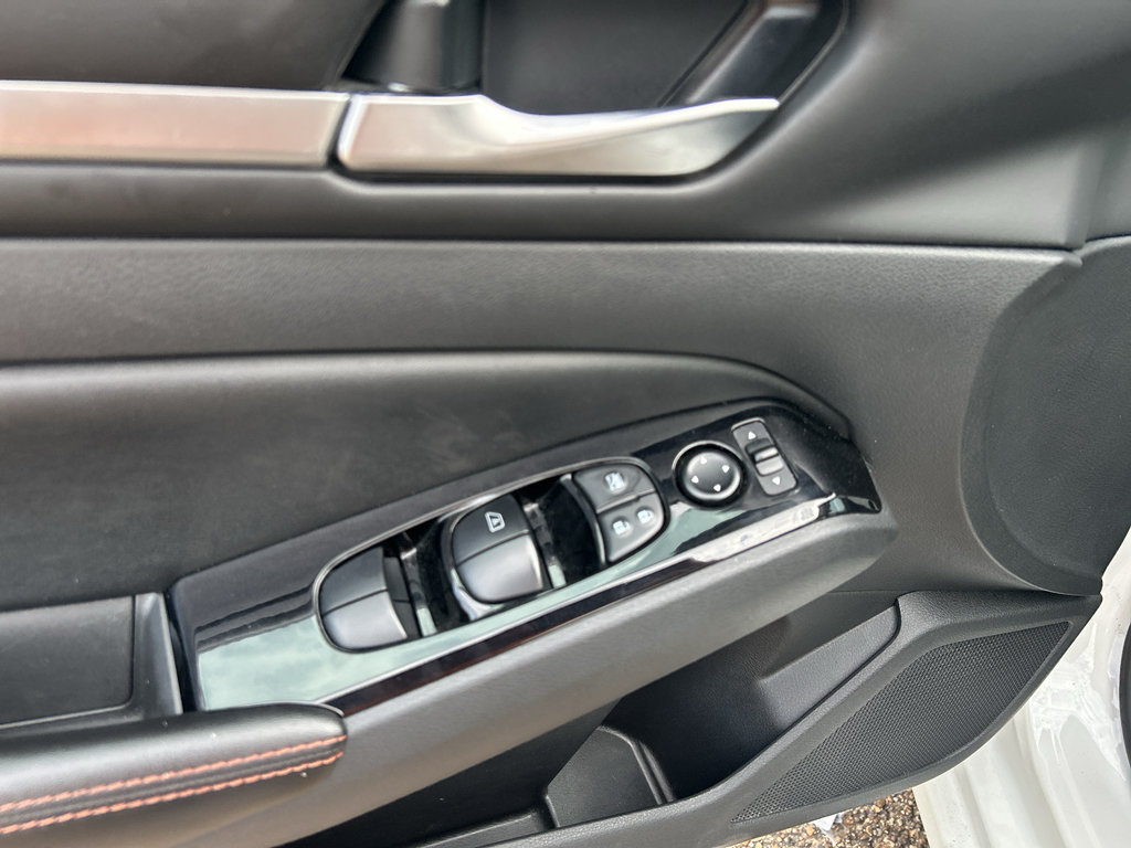 Used 2024 Nissan Altima 2.5 SR FWD image 17