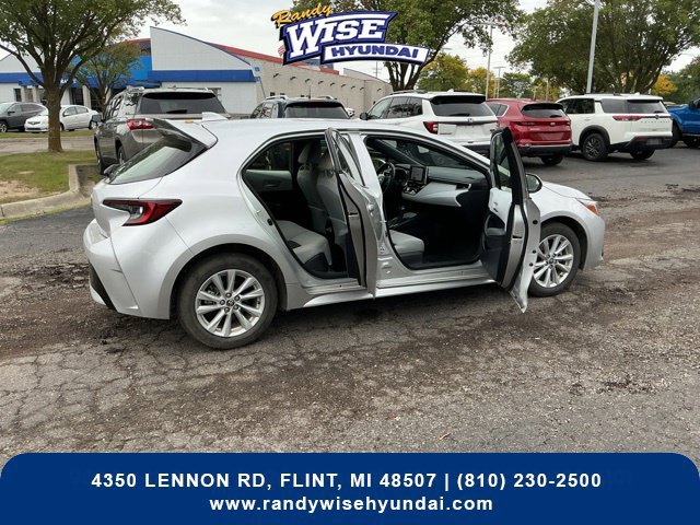 Used 2025 Toyota Corolla SE w/ SE Package FWD image 11