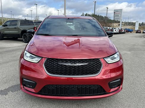 New 2026 Chrysler Pacifica Select image 2