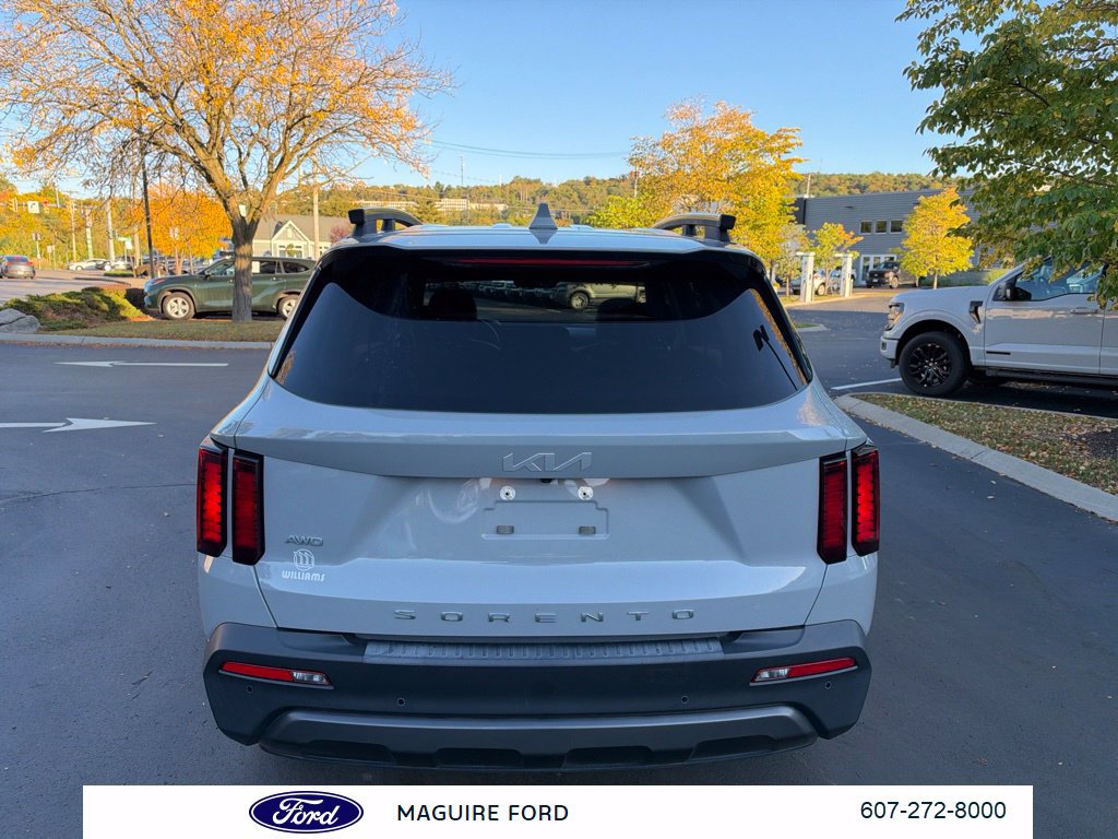 Used 2022 Kia Sorento S AWD/4WD image 5