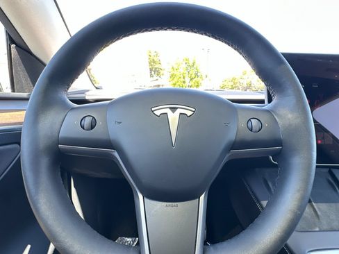 Used 2025 Tesla Model Y Long Range RWD image 23