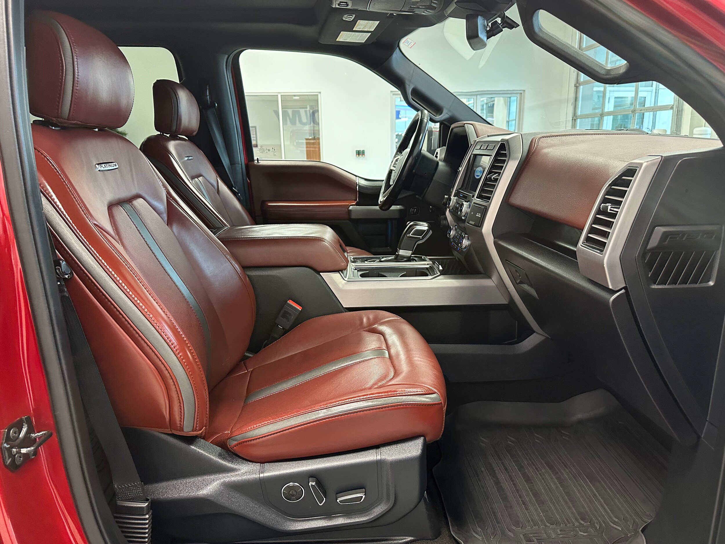 Used 2020 Ford F150 Platinum w/ Equipment Group 701A Luxury AWD/4WD image 15