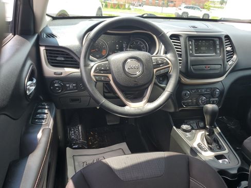 Used 2015 Jeep Cherokee Latitude w/ Comfort/Convenience Group AWD/4WD image 10