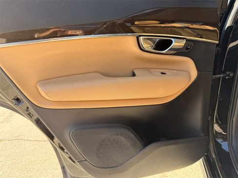 Used 2016 Volvo XC90 T6 Momentum w/ Momentum Plus Package image 23