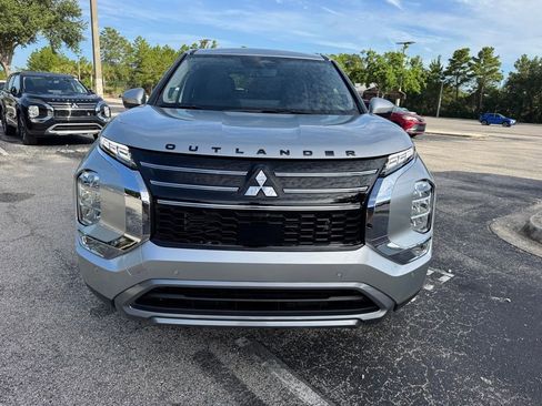 New 2025 Mitsubishi Outlander SE image 2