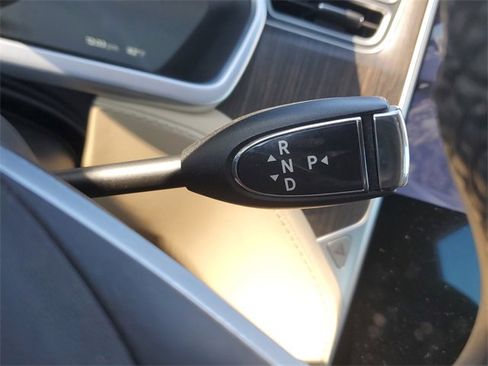 Used 2013 Tesla Model S Base image 28