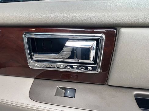 Used 2014 Lincoln Navigator L 4WD image 9