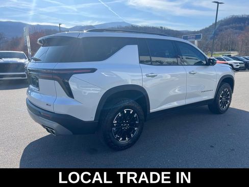 Used 2025 Chevrolet Traverse Z71 w/ Enhanced Driving Package image 5