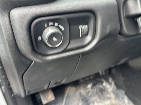 Used 2024 RAM 2500 Tradesman w/ Chrome Appearance Group image 10