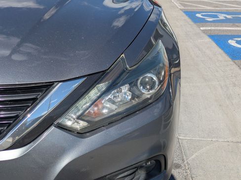 Used 2017 Nissan Altima 2.5 SR w/ Midnight Edition Package FWD image 12