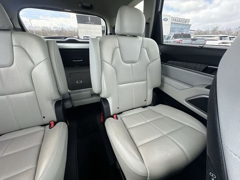 Used 2024 Kia Telluride EX w/ EX Captain's Chair Package FWD image 14