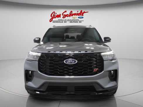 Used 2025 Ford Explorer ST AWD/4WD image 3