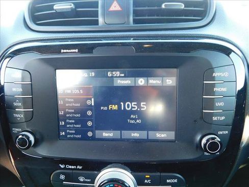 Used 2018 Kia Soul ! FWD image 12