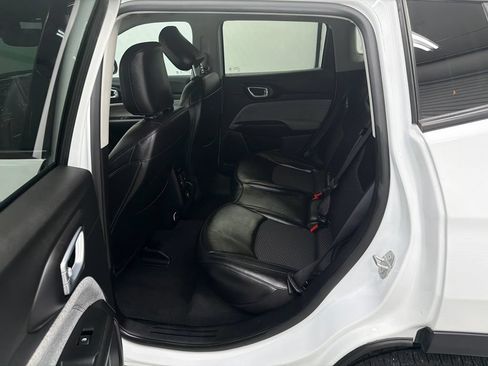 Used 2022 Jeep Compass Latitude FWD image 20