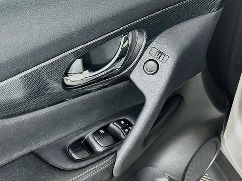 Used 2015 Nissan Rogue SL w/ SL Premium Package image 15