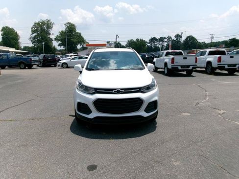 Used 2022 Chevrolet Trax LT w/ Driver Confidence Package AWD/4WD image 3
