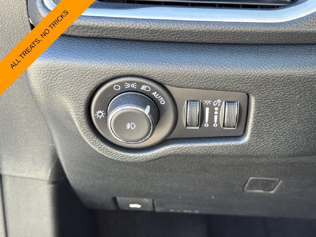 Used 2026 Chrysler Pacifica Select FWD image 35