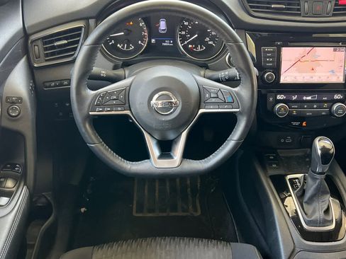 Used 2019 Nissan Rogue SV w/ Sun & Sound Touring Package AWD/4WD image 16
