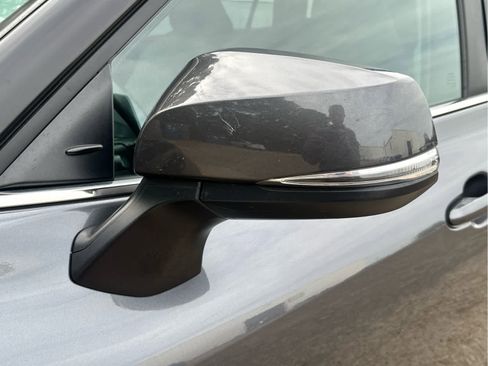 Used 2023 Toyota Highlander LE image 12