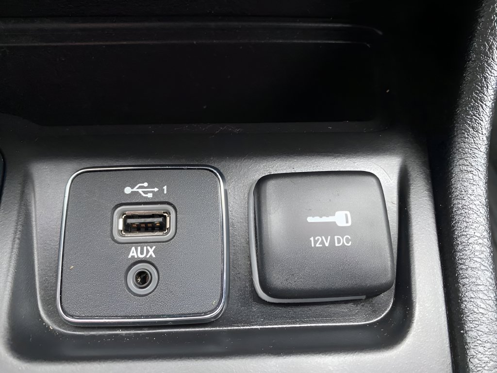 Used 2021 Jeep Cherokee Latitude Lux AWD/4WD image 17