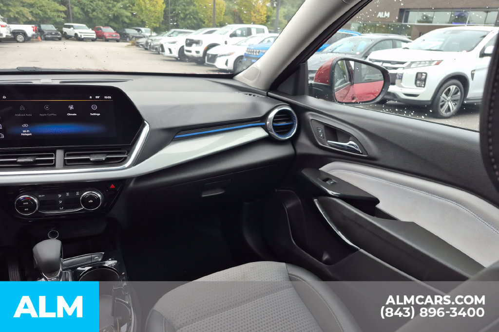 Used 2025 Chevrolet Trax LT FWD image 22